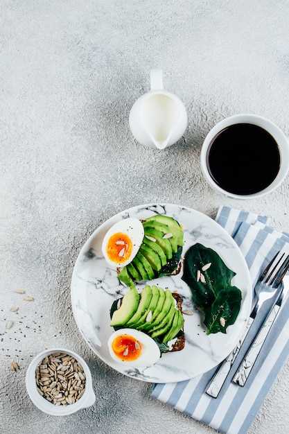 Японская кухня славится своими полезными и сбалансированными блюдами. И завтраки не являются исключением. Японцы придают особое значение первому приему пищи, считая его самым важным приемом дня. Здоровый завтрак является источником энергии и питательных веществ, которые помогают поддерживать активность и хорошее самочувствие на протяжении всего дня.